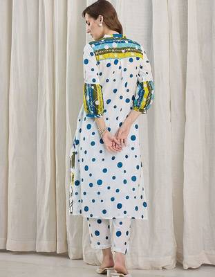 Women Floral Printed Cotton Kurta with Trousers 4