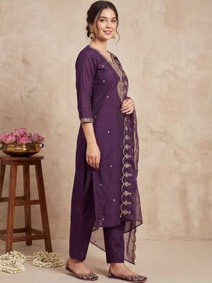 Women Ethnic Motifs Embroidered Regular Thread Work Kurta with Trousers & With Dupatta 6