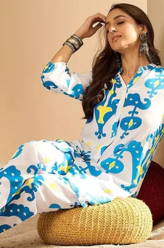 Women Printed Regular Kurti with Trousers