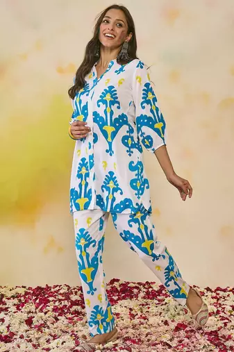 Women Printed Regular Kurti with Trousers
