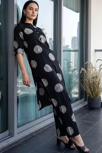 Women Printed Regular Kurta with Trousers