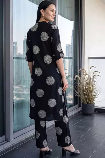 Women Printed Regular Kurta with Trousers