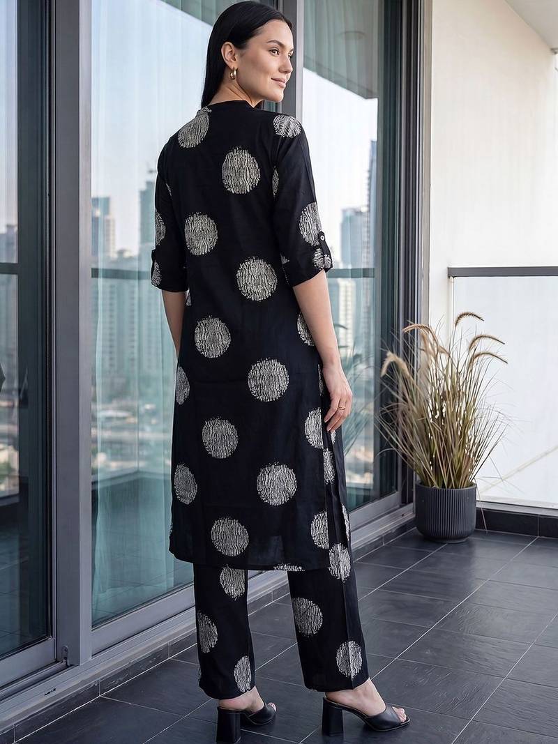 Women Printed Regular Kurta with Trousers