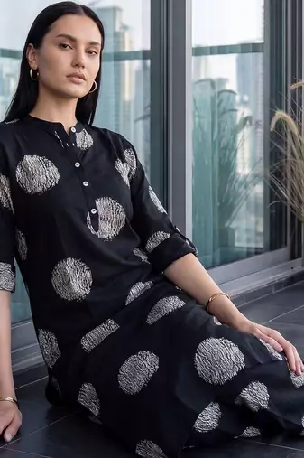 Women Printed Regular Kurta with Trousers