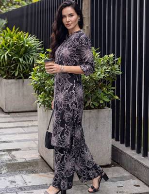 Women Floral Printed Regular Kurta with Palazzos 3