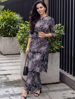 Women Floral Printed Regular Kurta with Palazzos 4