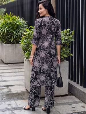Women Floral Printed Regular Kurta with Palazzos 5