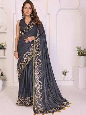 Charcoal linen printed saree with blouse 3
