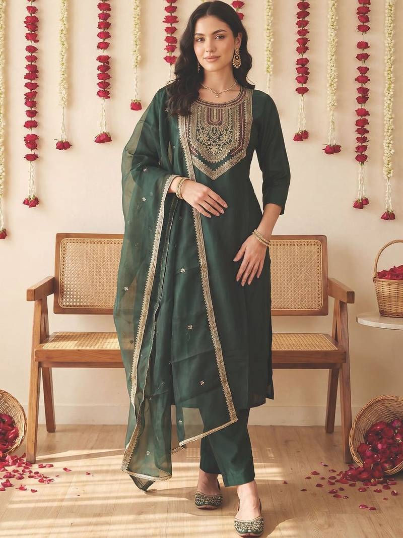 Women Ethnic Motifs Embroidered Regular Thread Work Liva Kurta with Trousers & With Dupatta