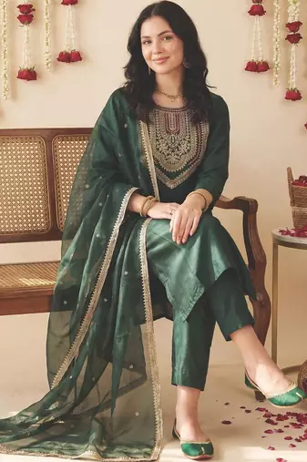 Women Ethnic Motifs Embroidered Regular Thread Work Liva Kurta with Trousers & With Dupatta