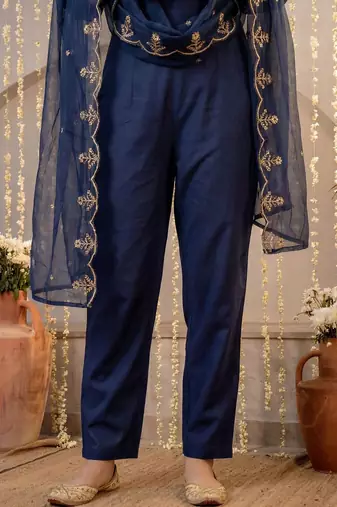 Women Ethnic Motifs Embroidered Regular Thread Work Kurta with Trousers & With Dupatta