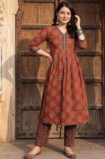 Women Ethnic Motifs Printed Empire Sequinned Pure Cotton Kurta with Trousers