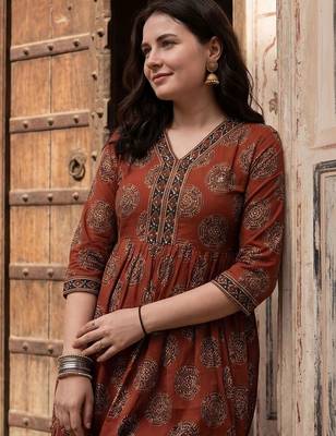 Women Ethnic Motifs Printed Empire Sequinned Pure Cotton Kurta with Trousers 2