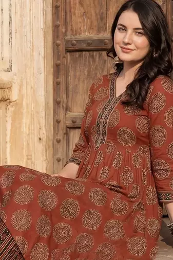 Women Ethnic Motifs Printed Empire Sequinned Pure Cotton Kurta with Trousers