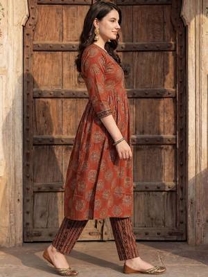 Women Ethnic Motifs Printed Empire Sequinned Pure Cotton Kurta with Trousers 4