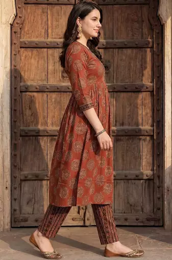 Women Ethnic Motifs Printed Empire Sequinned Pure Cotton Kurta with Trousers