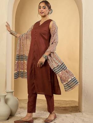 Women Ethnic Motifs Regular Kurta with Trousers & With Dupatta 4