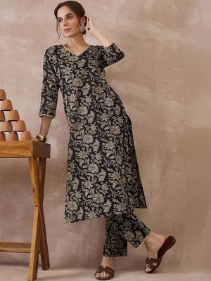 Women Floral Printed Regular Pure Cotton Kurta with Trousers 1