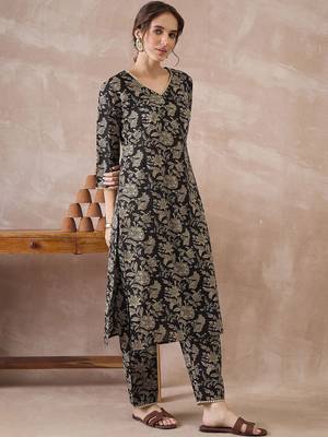 Women Floral Printed Regular Pure Cotton Kurta with Trousers 3