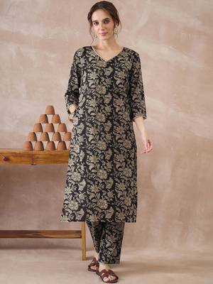 Women Floral Printed Regular Pure Cotton Kurta with Trousers 4