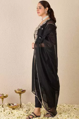 Ethnic Motifs Embroidered Gotta Patti Work Kurta With Trousers & Dupatta