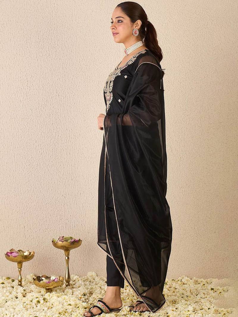 Ethnic Motifs Embroidered Gotta Patti Work Kurta With Trousers & Dupatta