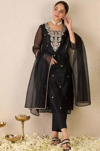 Ethnic Motifs Embroidered Gotta Patti Work Kurta With Trousers & Dupatta