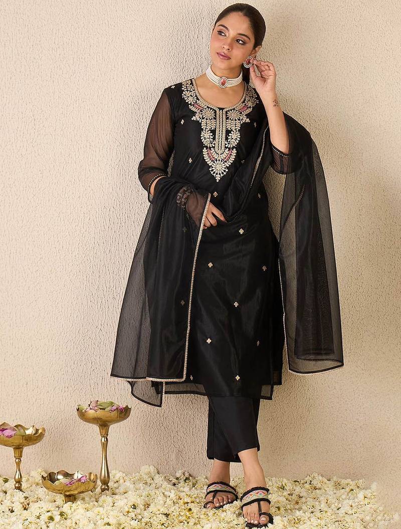 Ethnic Motifs Embroidered Gotta Patti Work Kurta With Trousers & Dupatta