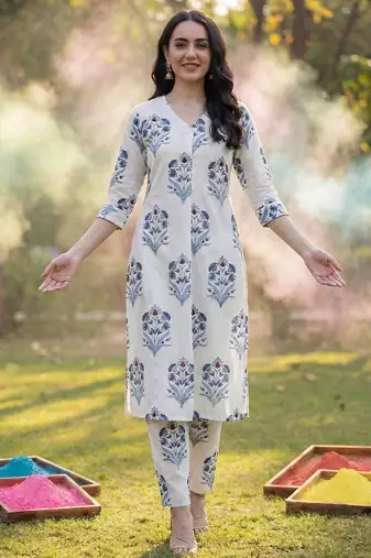 Women Floral Printed Cotton Kurta with Trousers