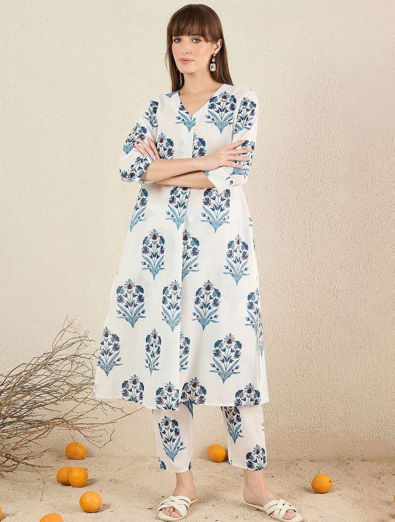 Women Floral Printed Cotton Kurta with Trousers