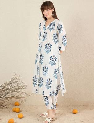 Women Floral Printed Cotton Kurta with Trousers 4