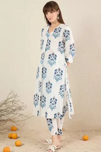 Women Floral Printed Cotton Kurta with Trousers