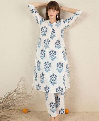 Women Floral Printed Cotton Kurta with Trousers 6