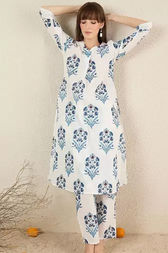 Women Floral Printed Cotton Kurta with Trousers