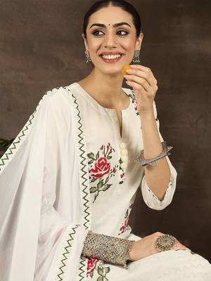 Women Floral Printed Cotton Kurta with Trousers & With Dupatta 1