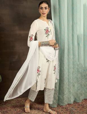 Women Floral Printed Cotton Kurta with Trousers & With Dupatta 4