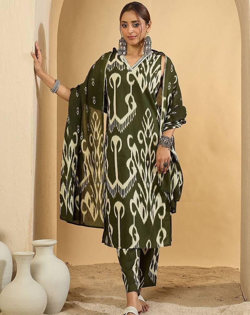 Women Geometric Printed Regular Pure Cotton Kurta with Trousers & With Dupatta