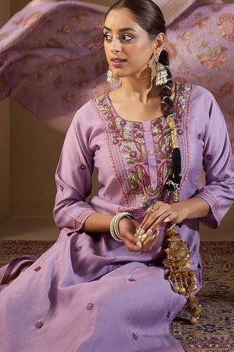 Women Floral Embroidered Regular Thread Work Kurta with Trousers & With Dupatta