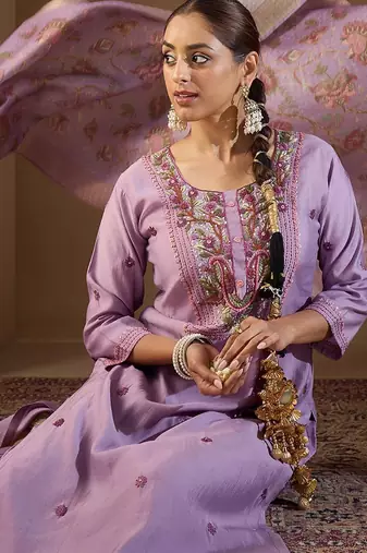 Women Floral Embroidered Regular Thread Work Kurta with Trousers & With Dupatta