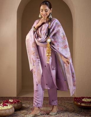 Women Floral Embroidered Regular Thread Work Kurta with Trousers & With Dupatta 5