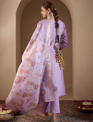 Women Floral Embroidered Regular Thread Work Kurta with Trousers & With Dupatta 6
