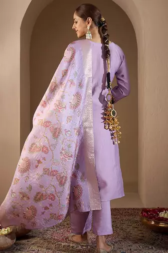 Women Floral Embroidered Regular Thread Work Kurta with Trousers & With Dupatta