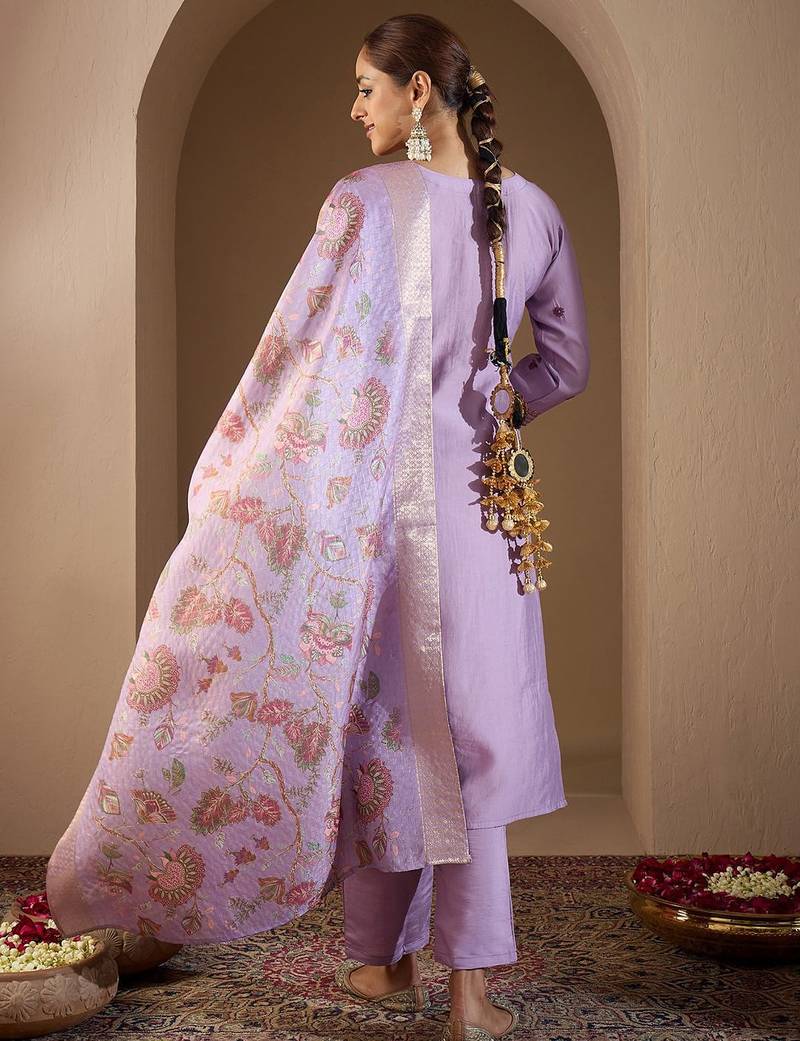 Women Floral Embroidered Regular Thread Work Kurta with Trousers & With Dupatta