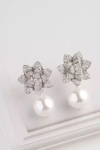 Silver plated white pearl drop earrings
