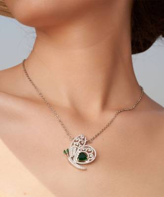 Silver plated green stone butterfly pendant necklace 1