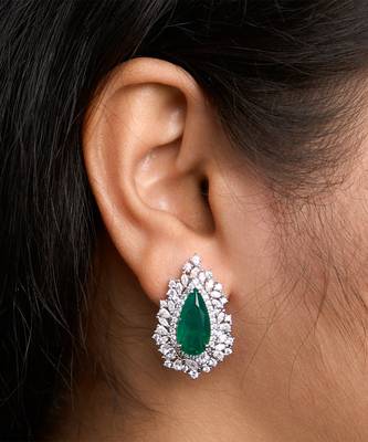 Silver plated green stone stud earrings 1