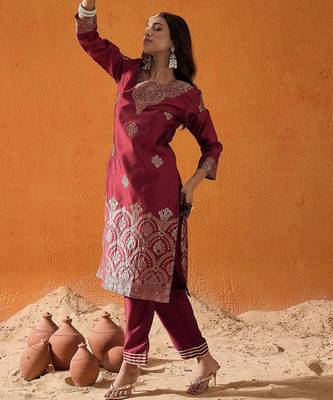 Maroon Floral Woven Design Straight Kurta with Trousers 5