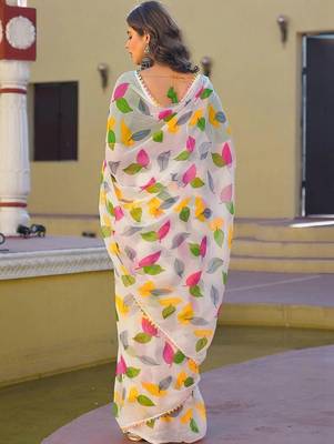White chiffon printed saree with blouse 3