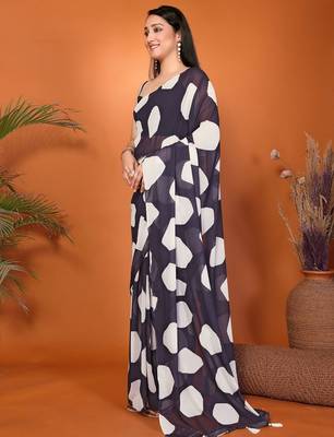 Black pure georgette printed saree with blouse 3