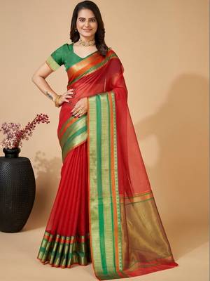 Red silk blend woven design saree with blouse 3